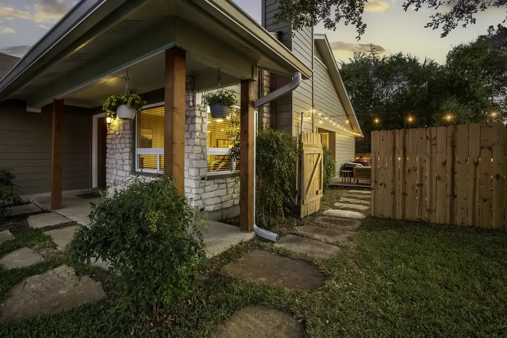 2715 Wilcrest Dr, Austin