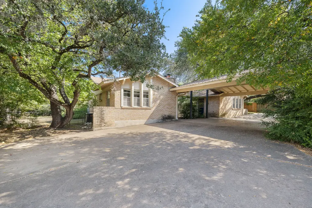 8802 Westover Club Dr, Austin