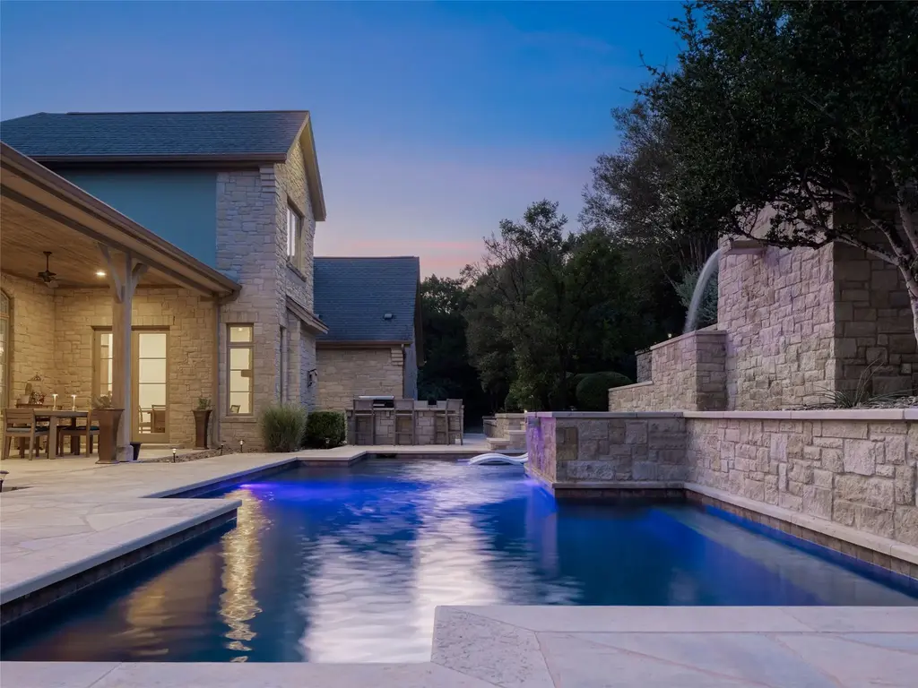 102 Laurel Valley Rd, West Lake Hills