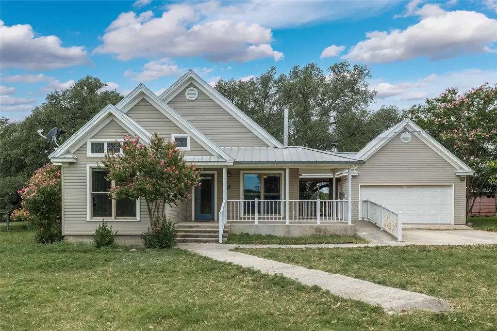 1081 Fm 218, Zephyr