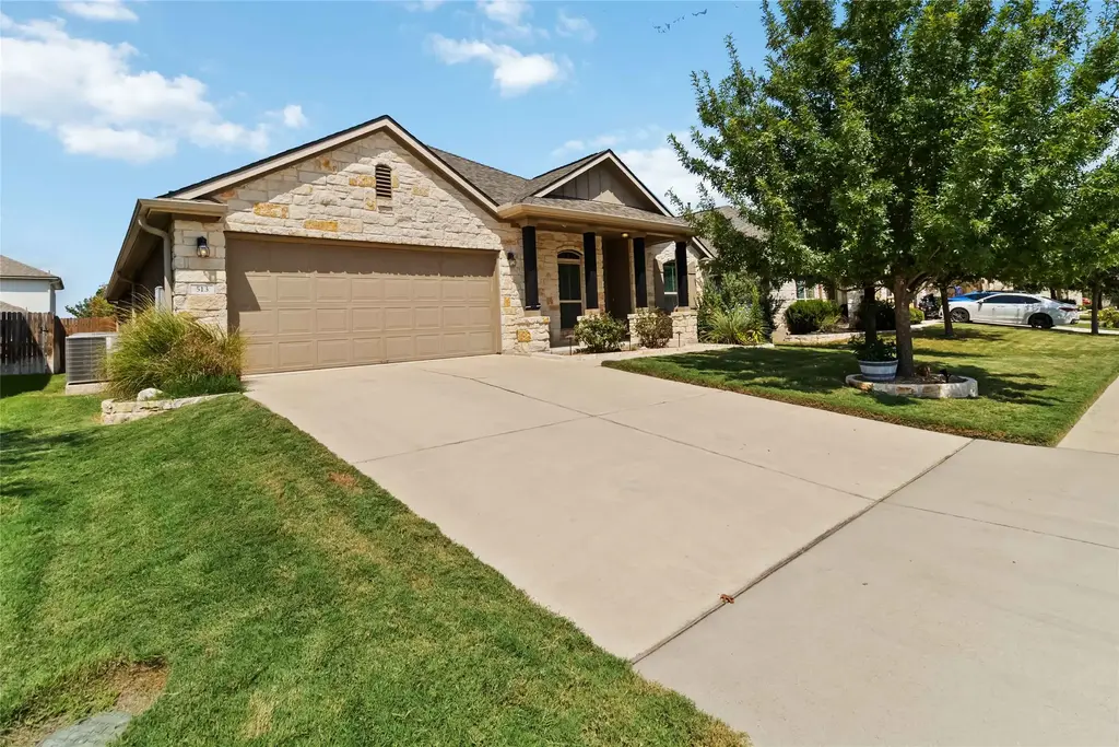 513 Buttermilk Ln, Leander