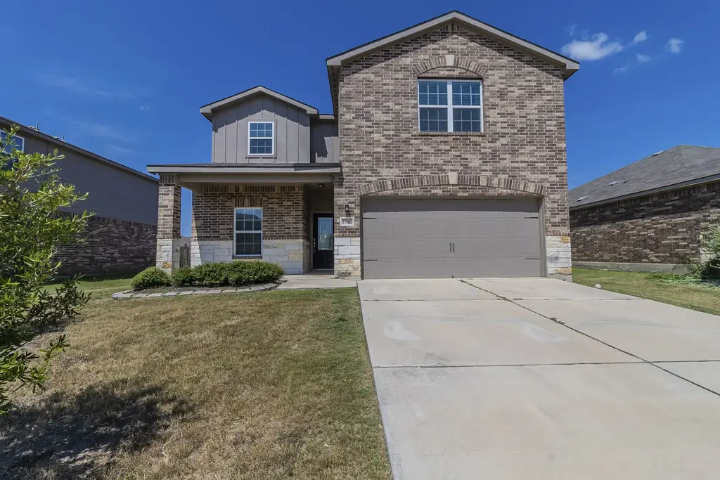 1590 Twin Estates Dr, Kyle