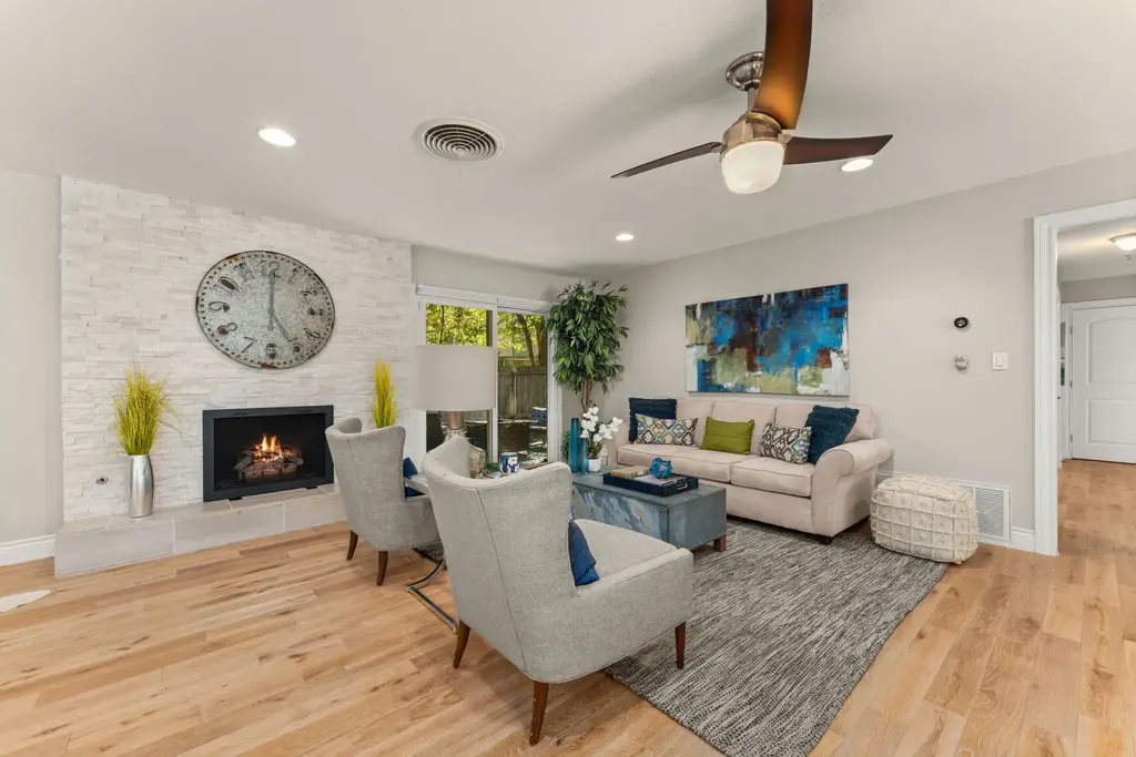 2301 East Side Dr, Austin