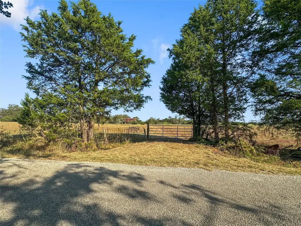 171 Flower Hill Rd, Smithville