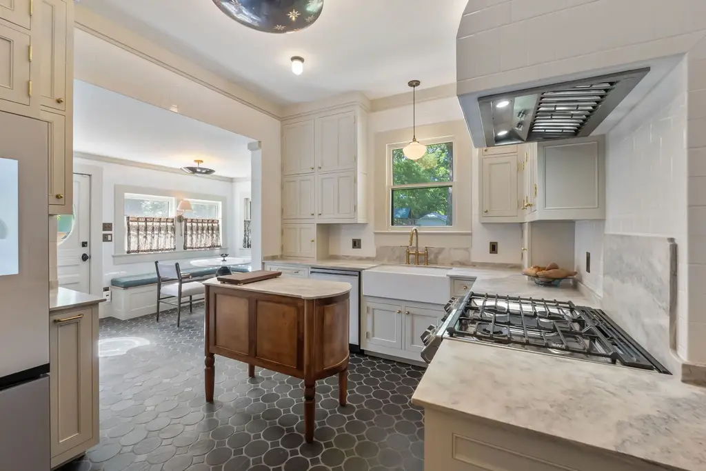 1250 S Main St, Georgetown
