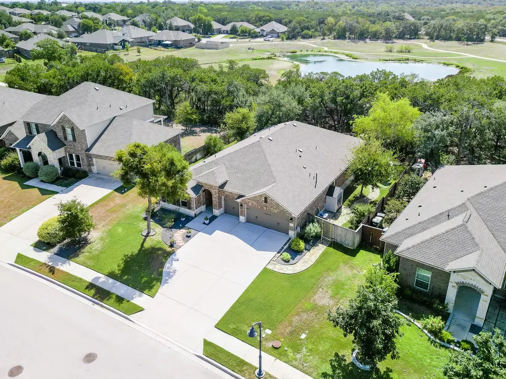 349 Arapaho Dr, Kyle