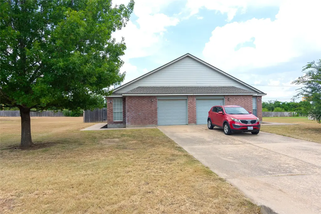 203 Axis Deer Trl, Hutto