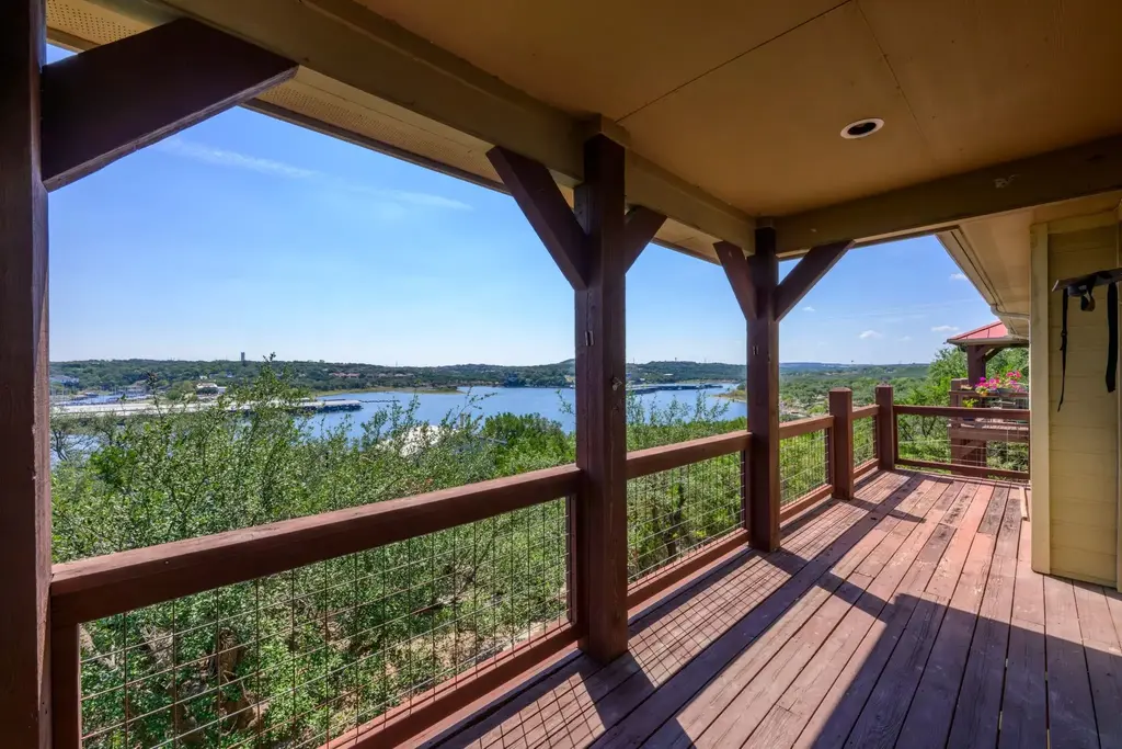 1101 Oak Hurst Rd 201, Austin
