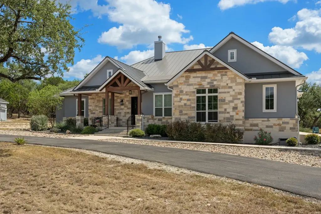 864 Coyote Ridge Dr, Spring Branch