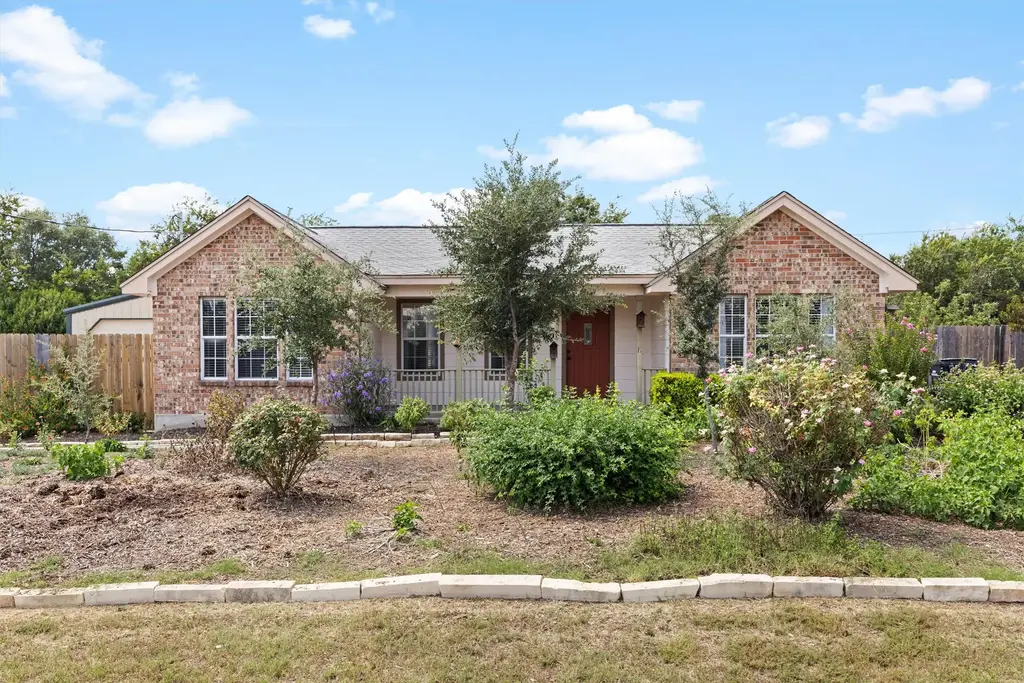 560 Live Oak Dr, Bertram