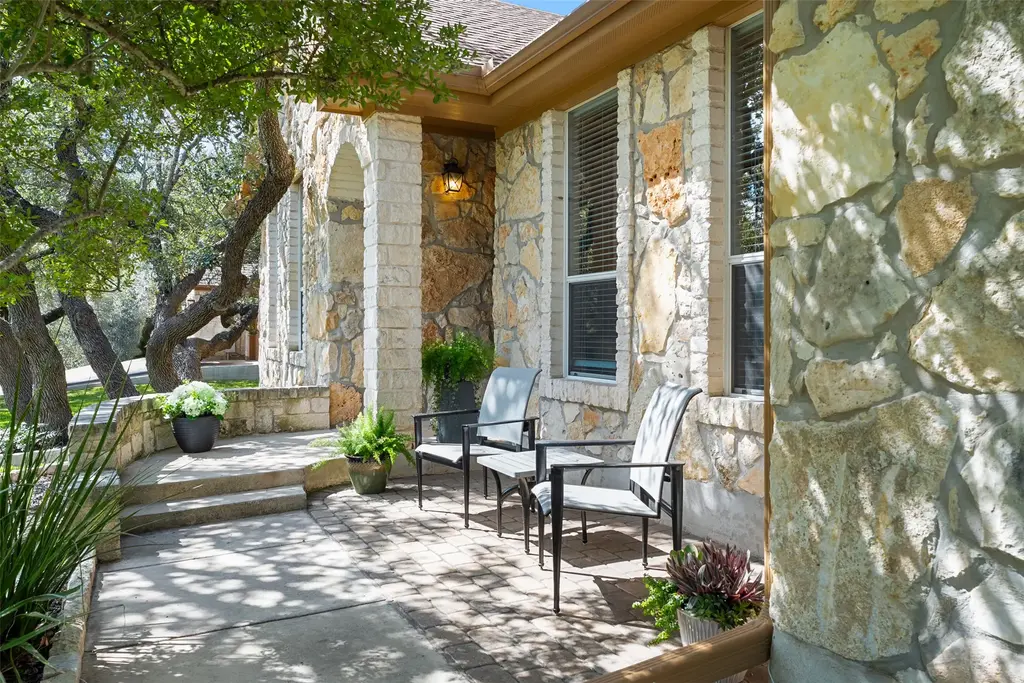 807 Meadow Oaks Dr, Dripping Springs