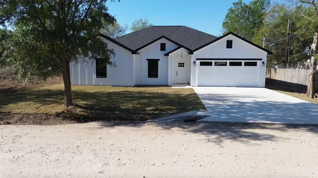 115 W Pauwela Ln, Bastrop