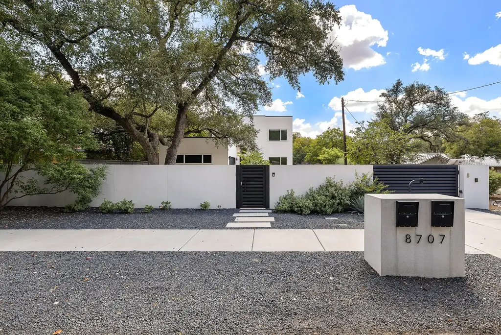 8707 Leo St, Austin