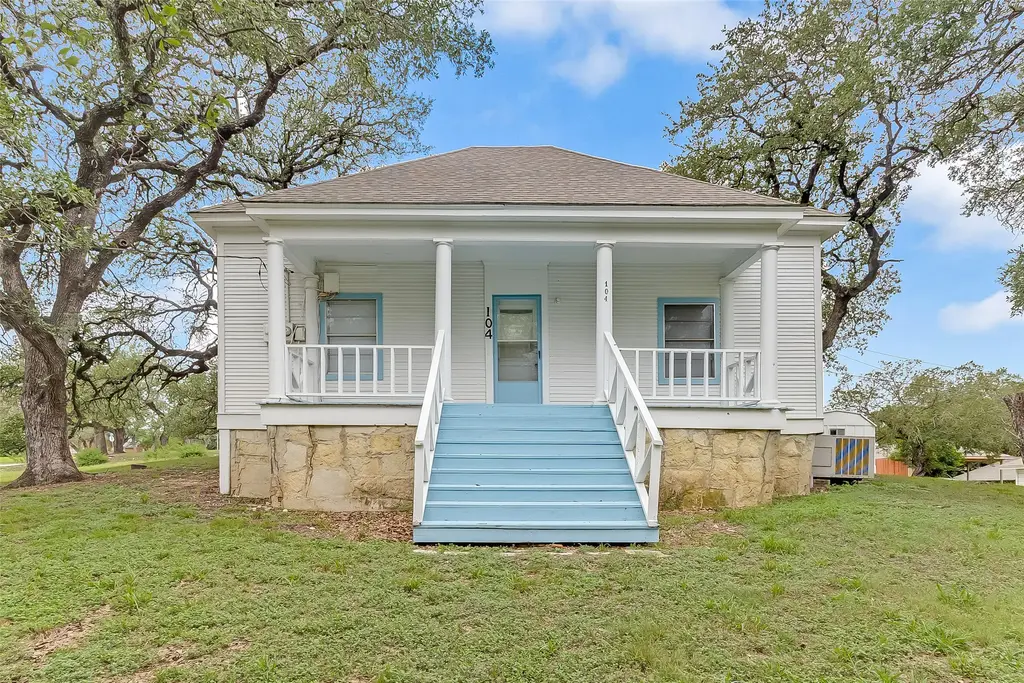 104 N Park St, Lampasas