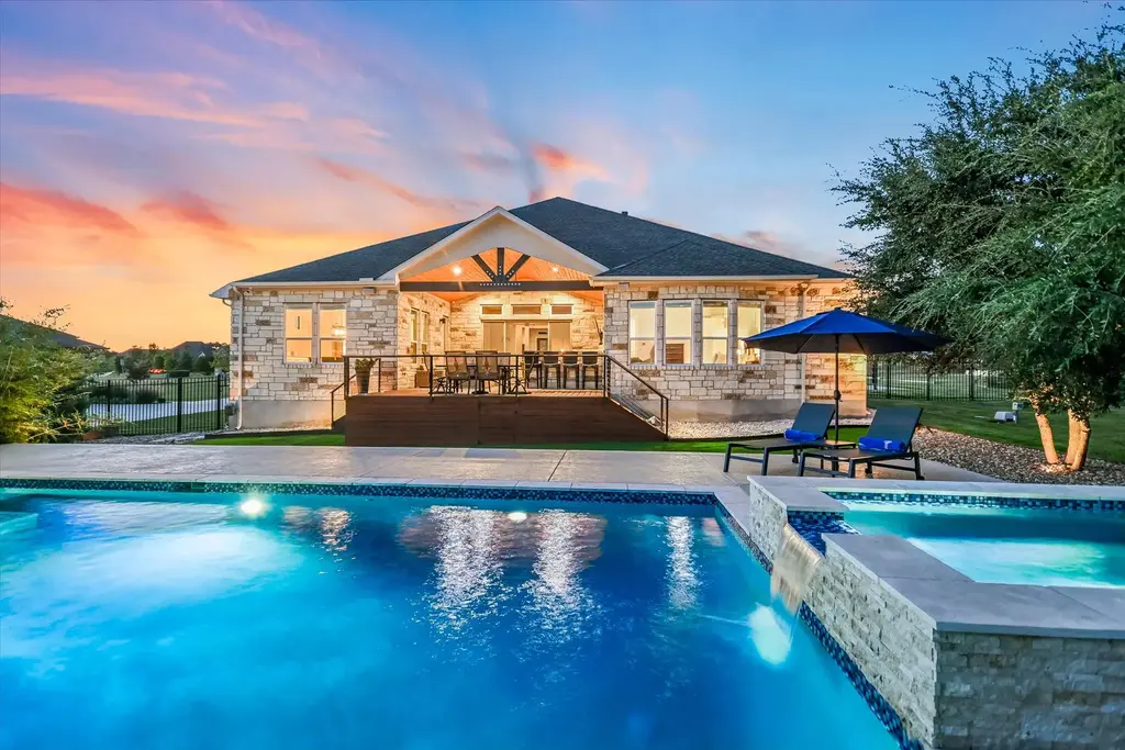 143 Linden Loop, Driftwood