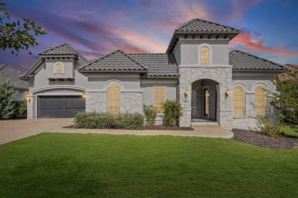 921 Morning Moon Cir, Austin