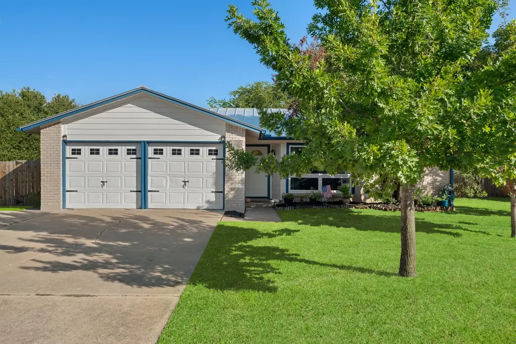 1504 Meadows Dr, Round Rock