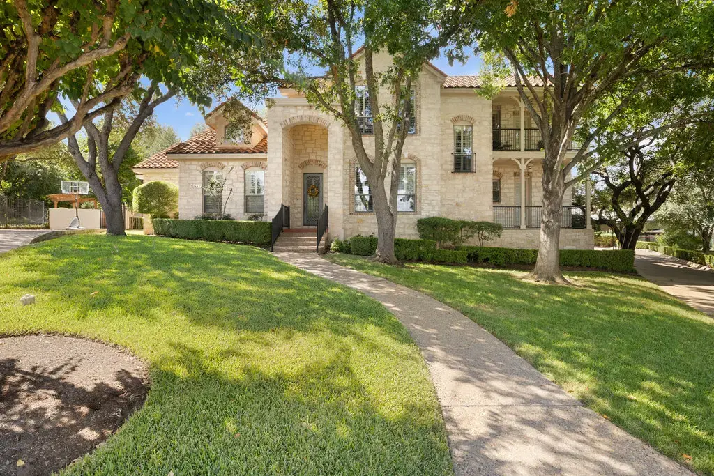 4 Glenway Ct, The Hills