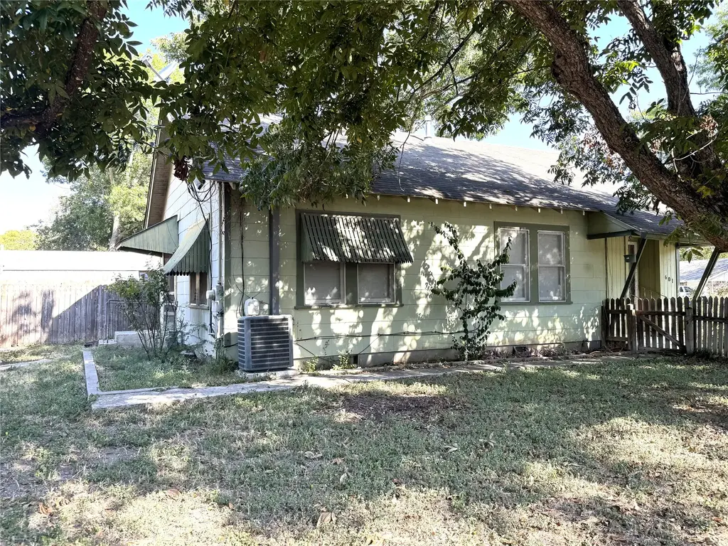 601 Clearfork St, Lockhart