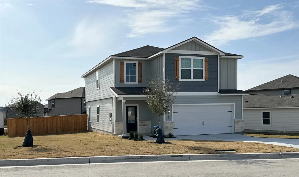 101 Paradise Canyon Dr, Jarrell