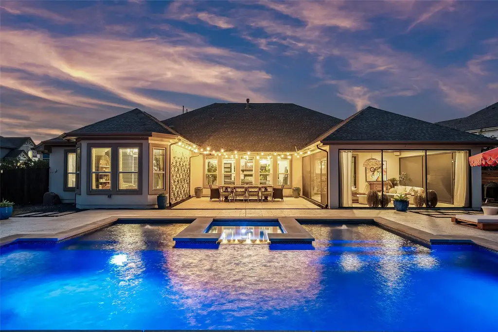 2528 Rifleman Cv, Leander