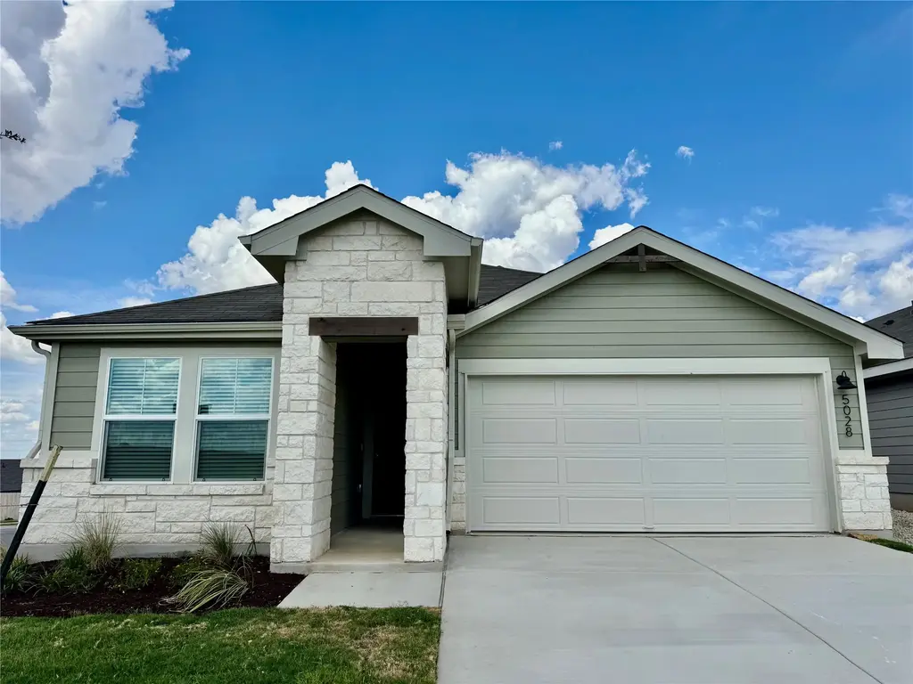 5028 Hazelnut Ln, Del Valle