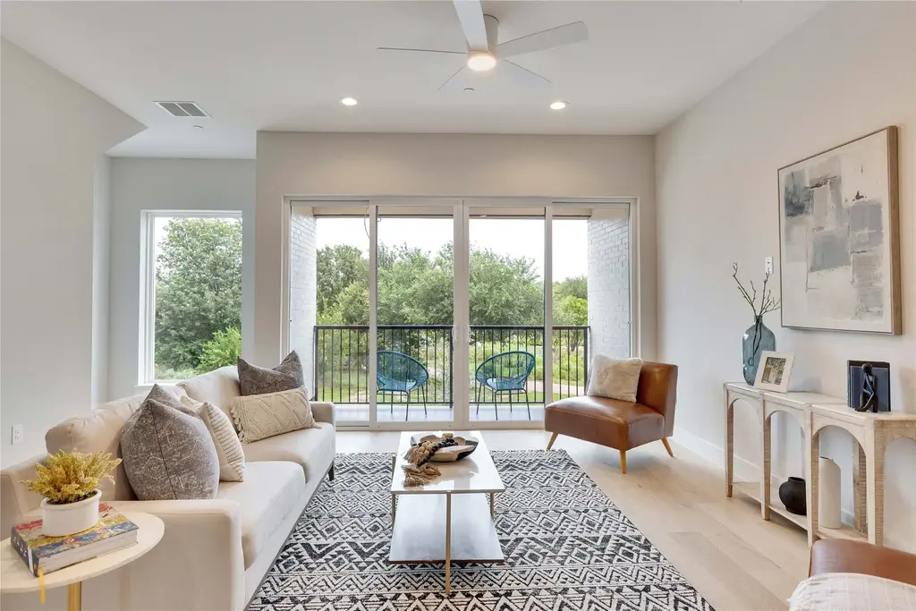 1937 E 38th 1/2 St A, Austin