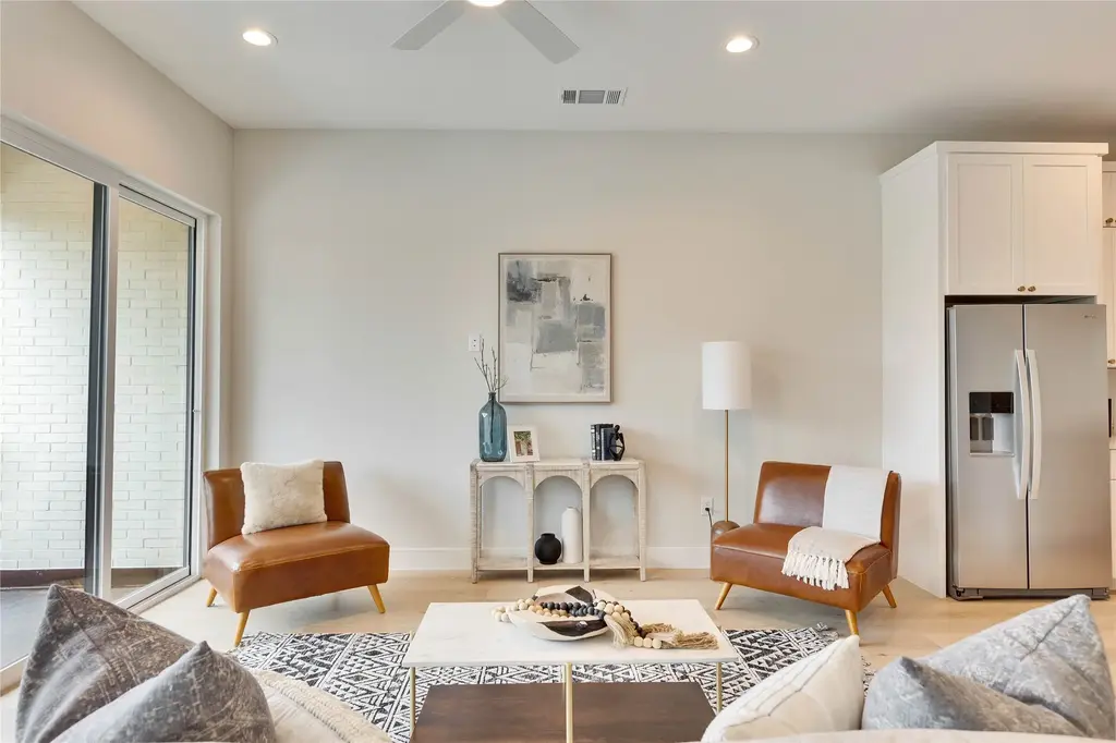 1937 E 38th 1/2 St B, Austin