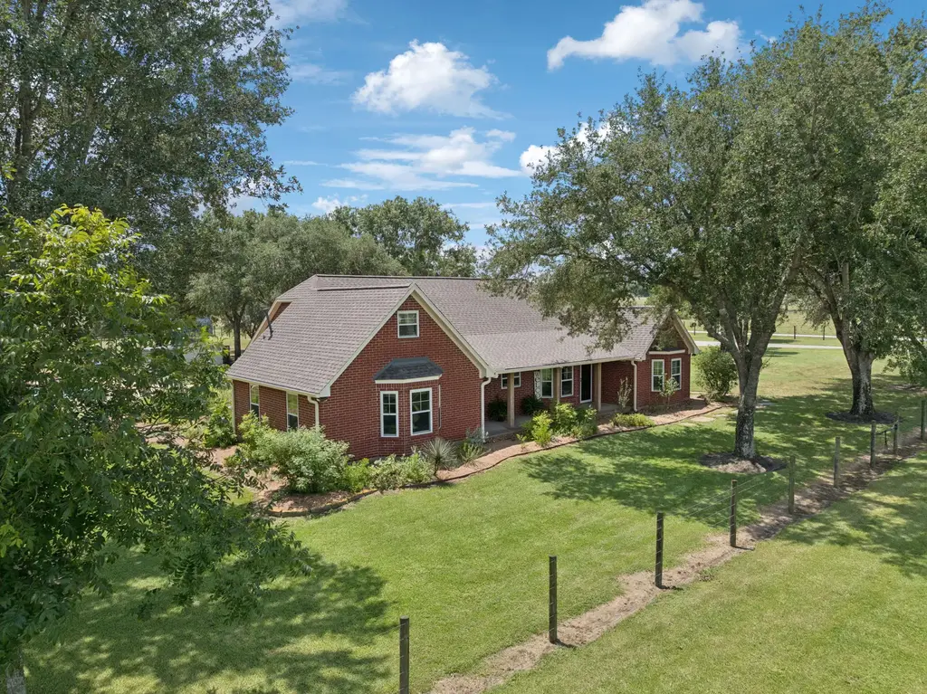 31229 Rochen Rd, Waller