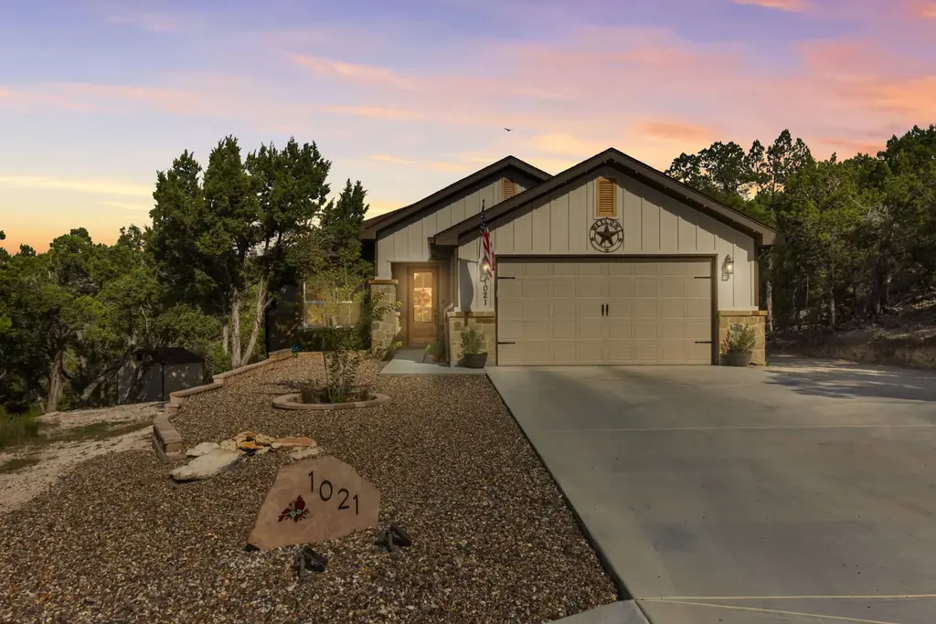 1021 Pinon Pass, Fischer