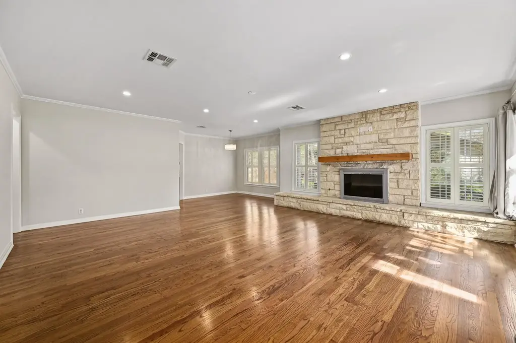 2500 Winsted Ln, Austin