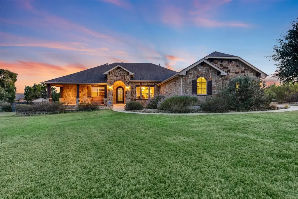 162 Sarahs Spring Cv, Driftwood