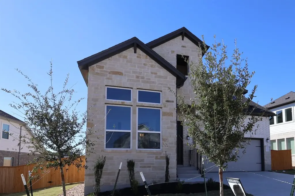 905 Beaverton Dr, Leander