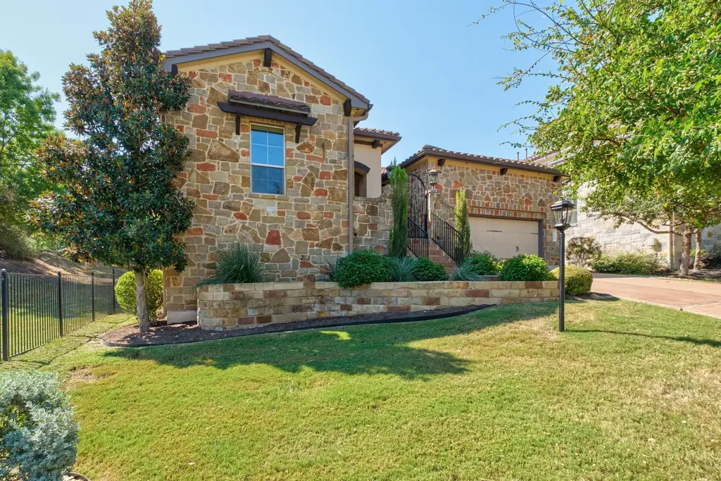 101 Rocky Coast Dr, Austin