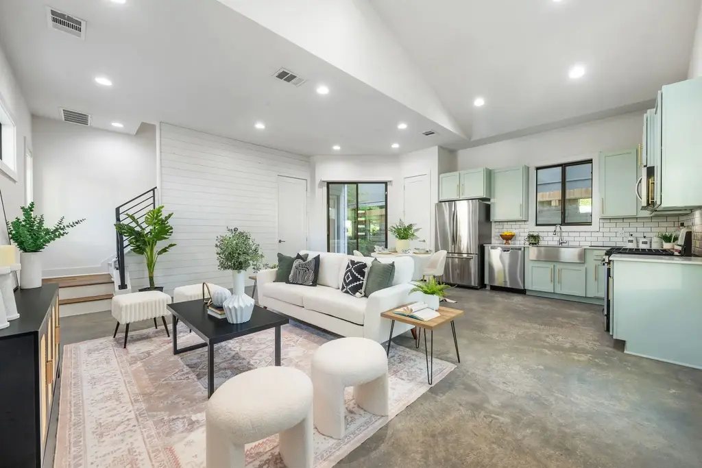1118 Algarita Ave 1, Austin