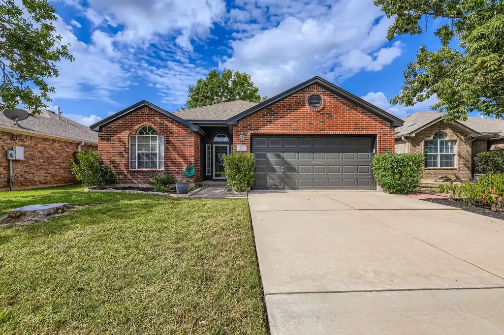222 Claris Ln, Georgetown