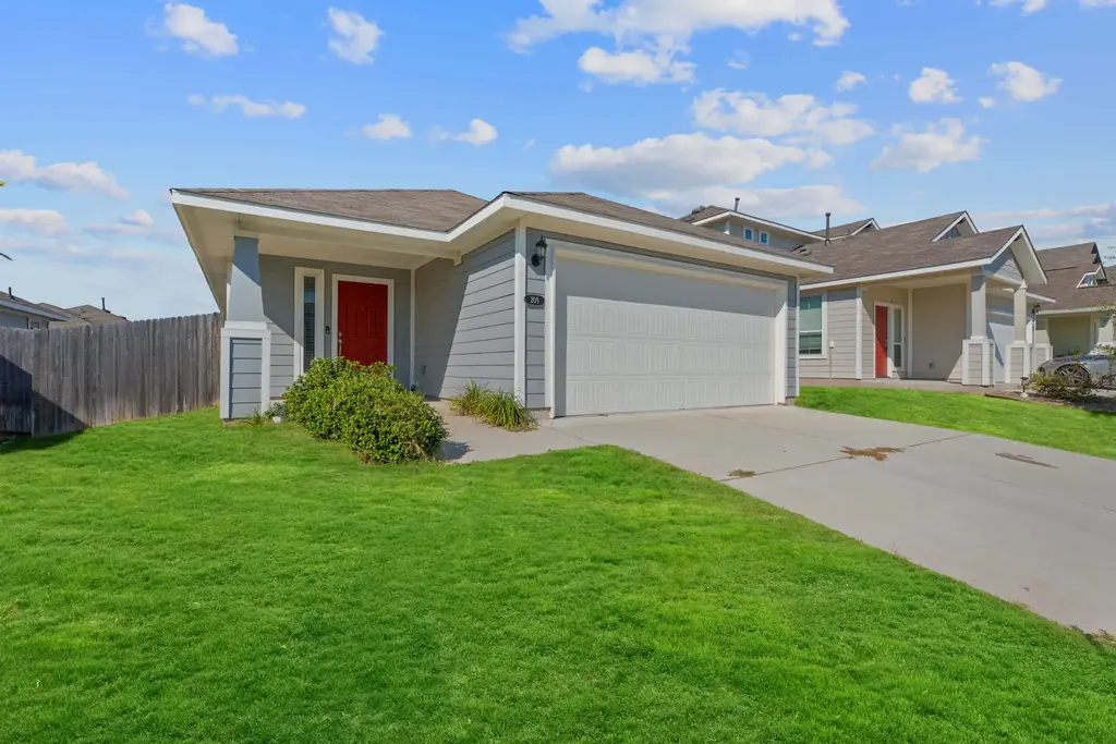 209 Stein Rd, Georgetown