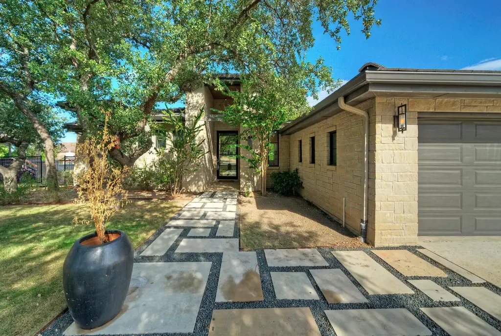 10 Monarch Oaks Ln, The Hills