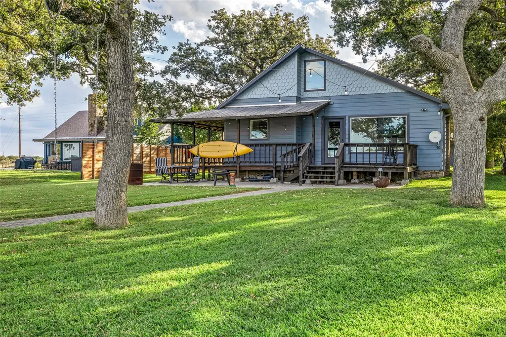 1638 Breeze Way, Tow