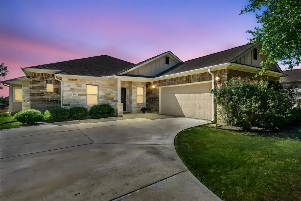 104 Estrella Ln, Bertram