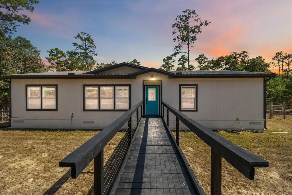 275 Kelley Rd W, Bastrop