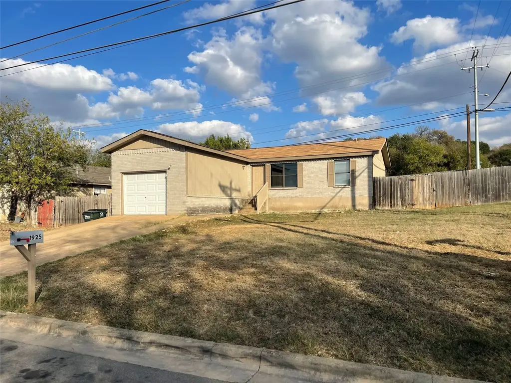1925 Castle Gate Cir, San Marcos