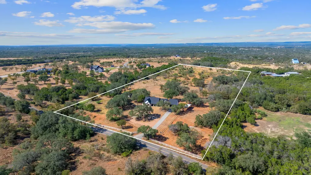 404 County Road 421, Spicewood
