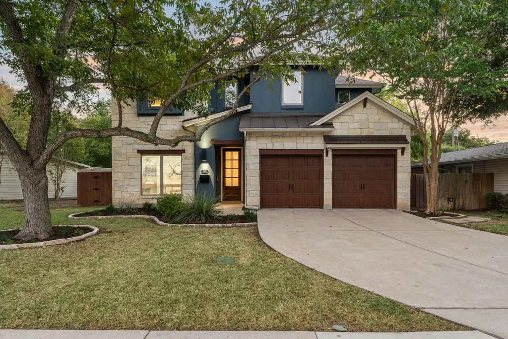 2903 Village Dr, Austin