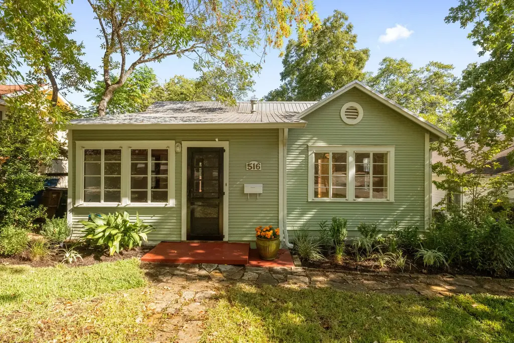 516 Lockhart Dr, Austin