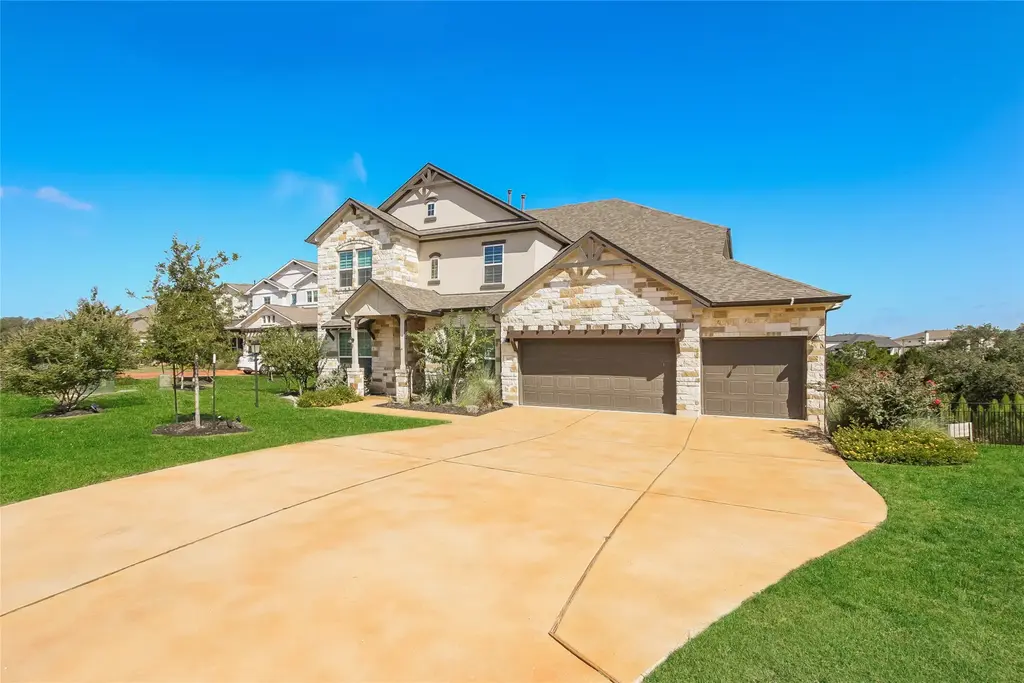 607 Gunison Dr, Spicewood