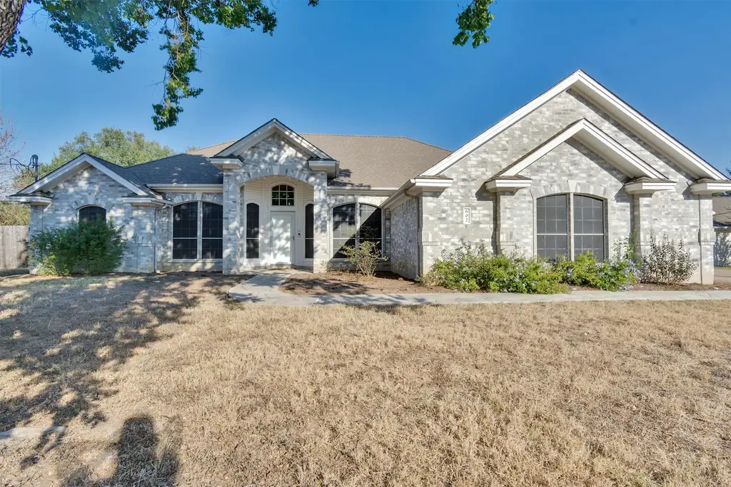602 Leisurewoods Dr, Buda
