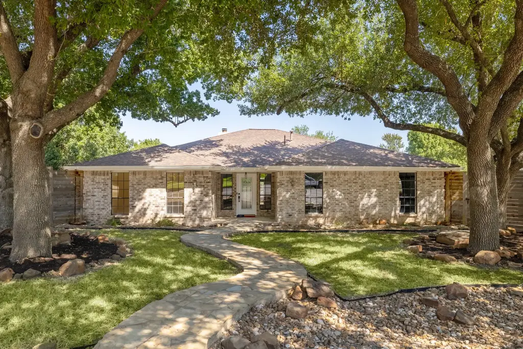 2605 Hilltop St, Round Rock