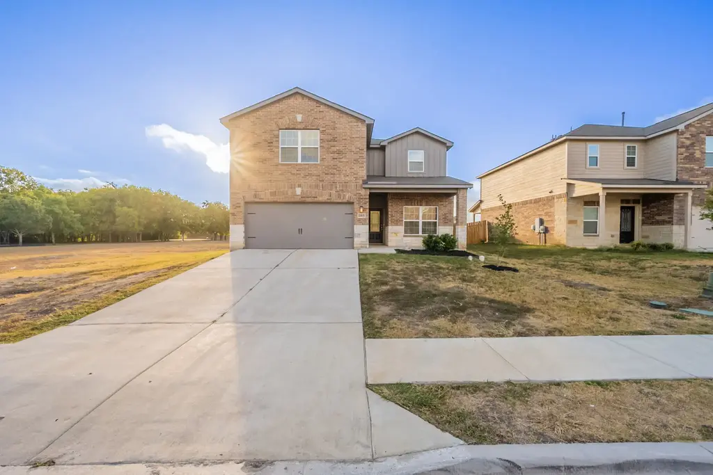 1163 Treeta Trl, Kyle