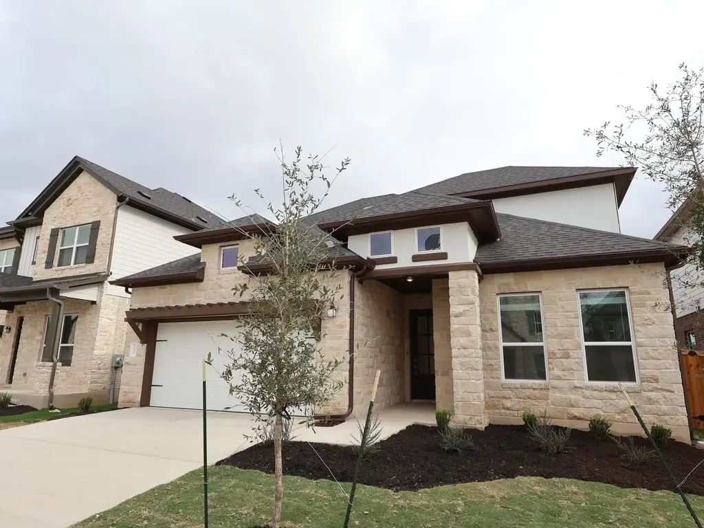 2020 Lolo Ln, Leander